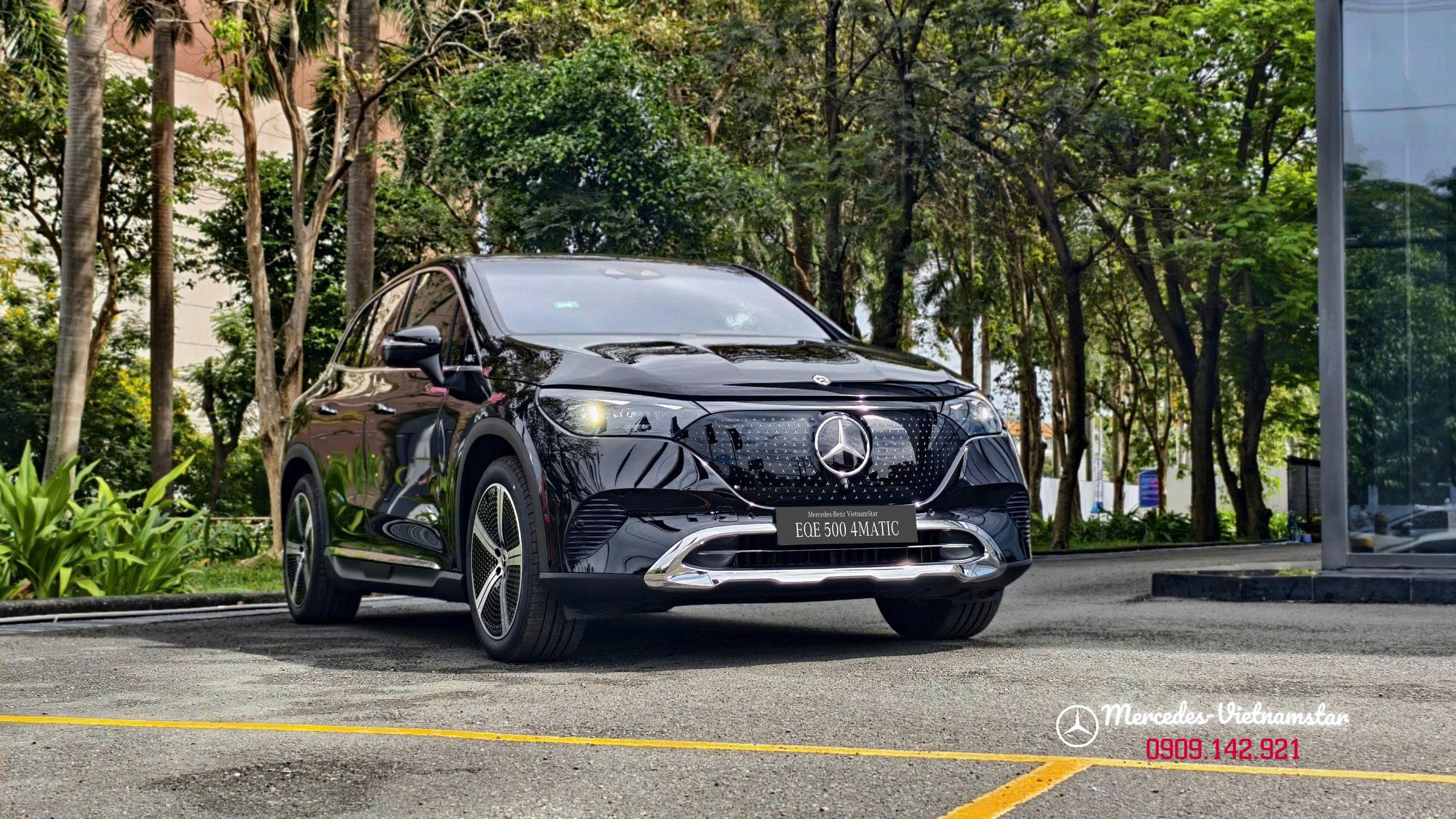 Ngoại thất xe điện Mercedes EQE 500 SUV V1 màu Đen tinh tế.