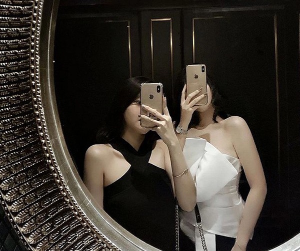 Sang chảnh hơn, chị em có thể lên đồ lộng lẫy rồi check-in trong nhà tắm nếu căn phòng này của gia đình được decor sang xịn.