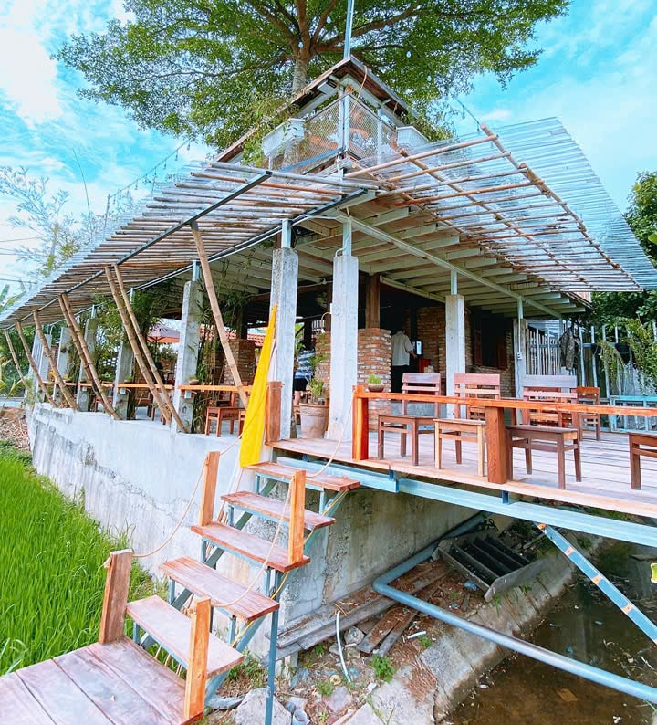 Gác Lúa Coffee - Quán cà phê view đồng lúa siêu chill ở Diên Khánh, Khánh Hòa