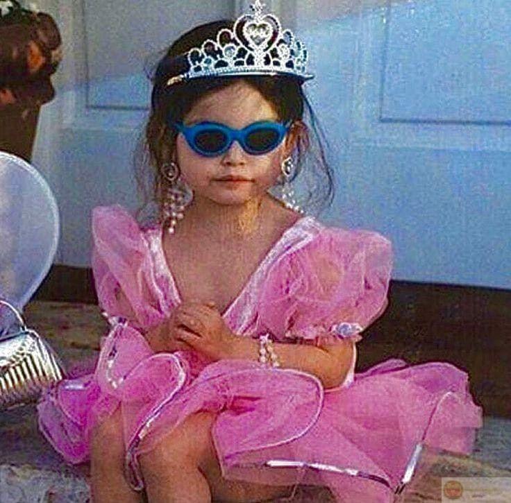 Hôm nay được chúc mừng, mai được block