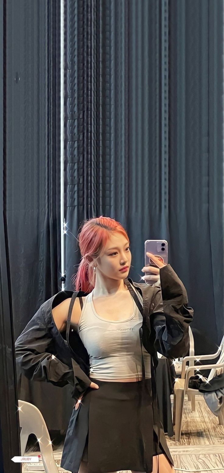 Đứng trước gương là lúc mình rõ ràng nhất.