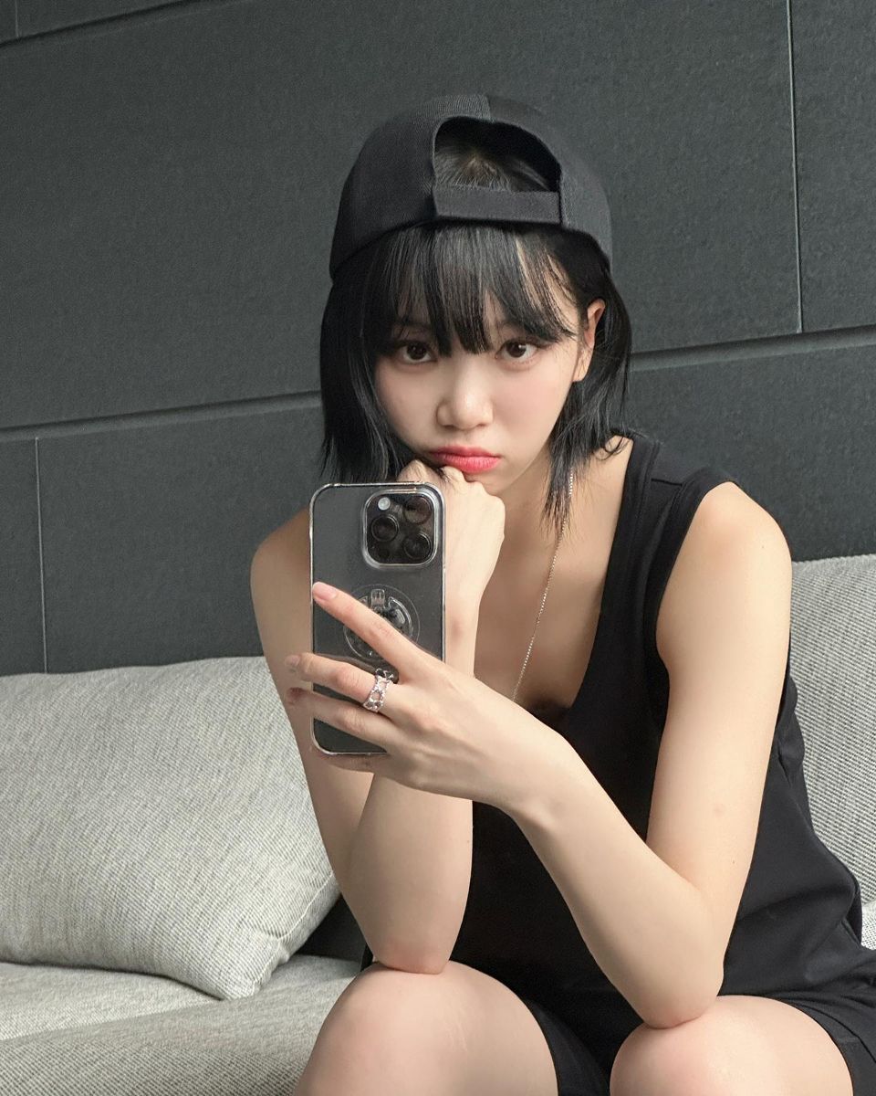 Gương không phán xét, chỉ phản chiếu điều thật