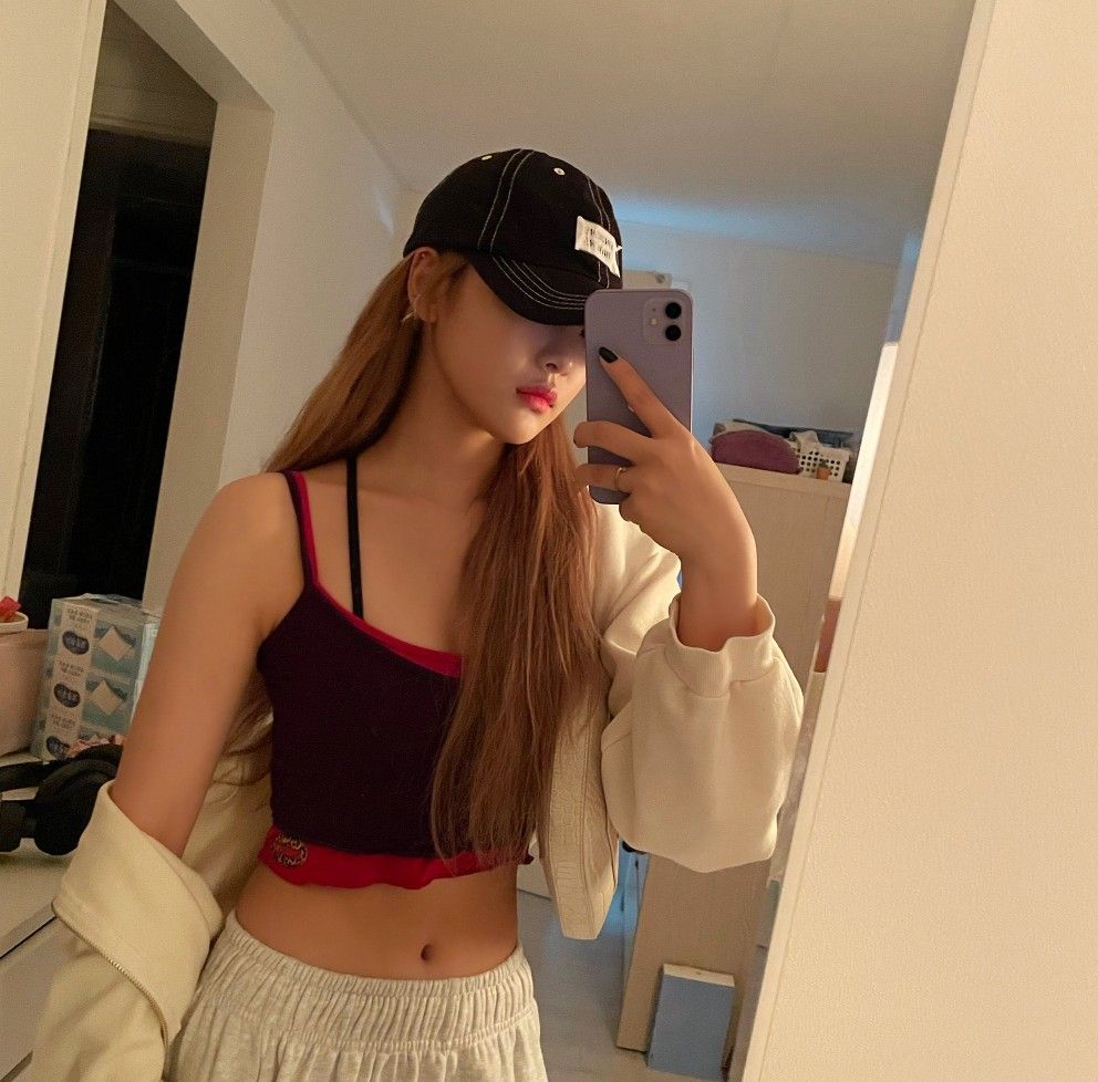 Gương phản chiếu đôi mắt, còn mình phản chiếu tâm hồn.