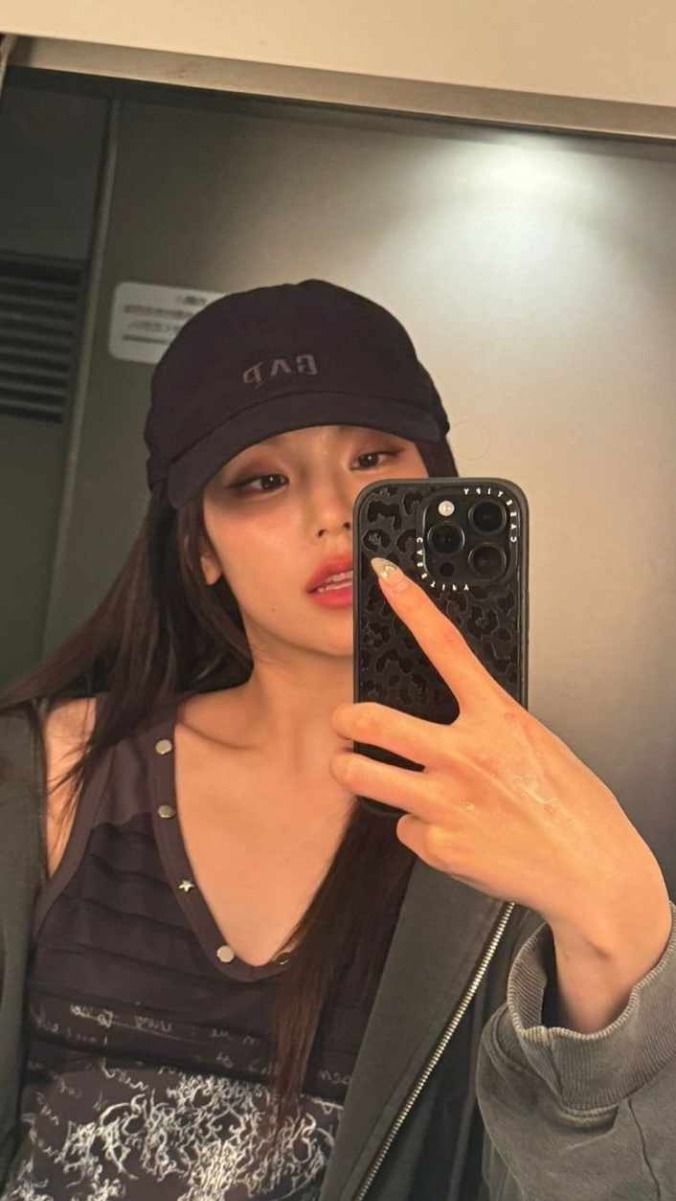 Cái gương chẳng bao giờ nói lời hoa mỹ, nhưng lại thật lòng