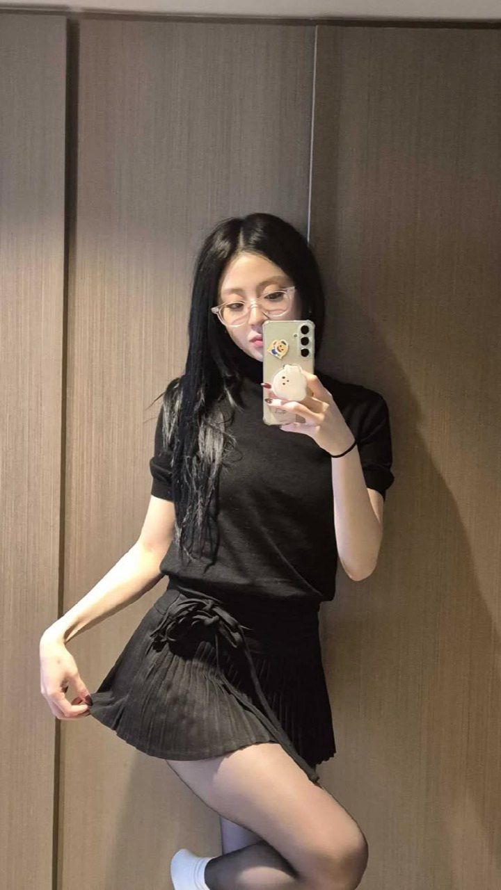 Nhìn gương thấy ánh mắt có gì đó khác