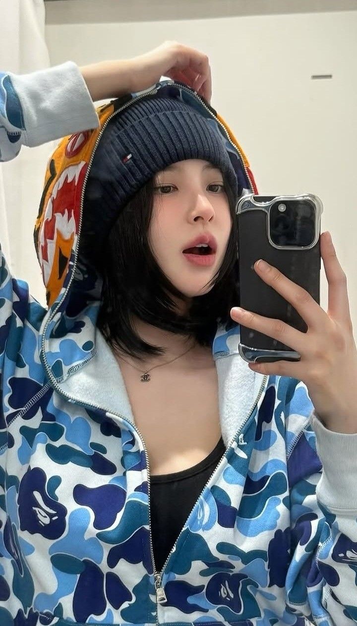 Gương là nơi để luyện tập biểu cảm một mình