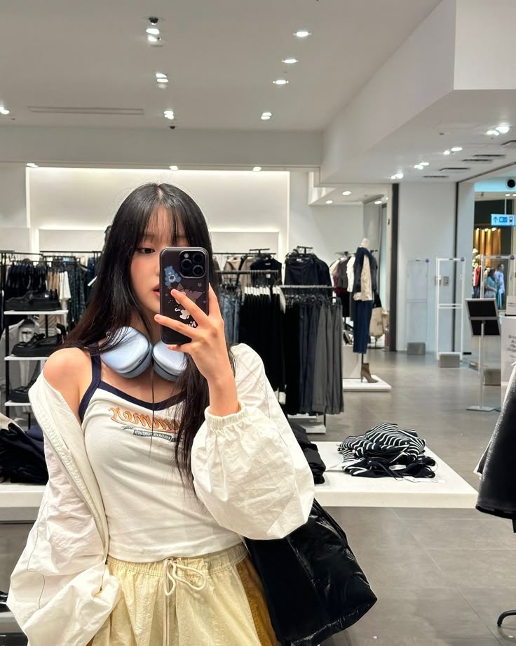 Không cần ai chụp, gương đủ làm nhiếp ảnh gia