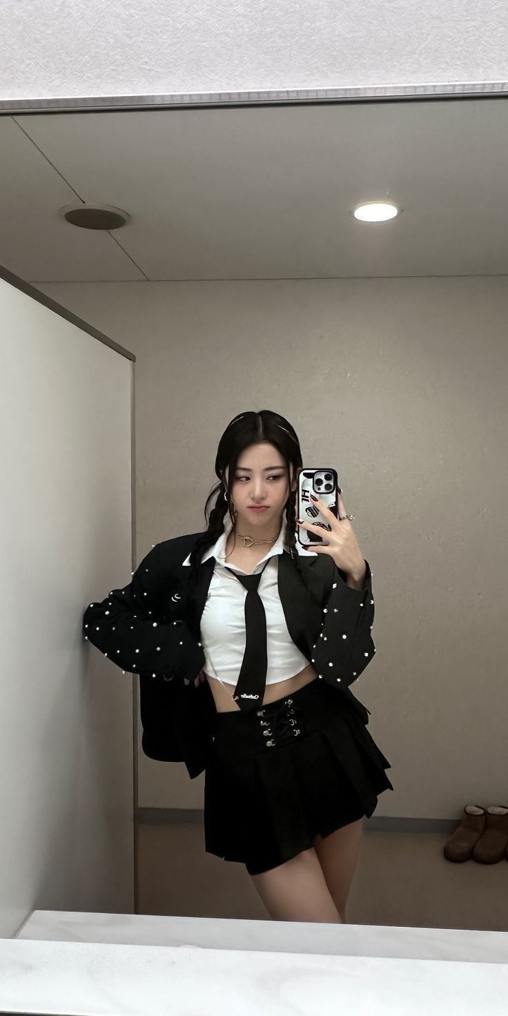 Mỗi lần đứng trước gương là một lần khám phá bản thân