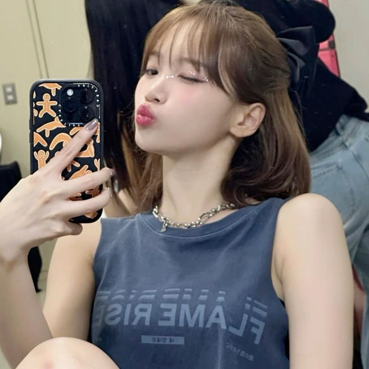 Ảnh trước gương luôn giữ bí mật nào đó