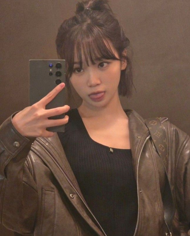 Căn phòng vẫn vậy, chỉ có em là khác