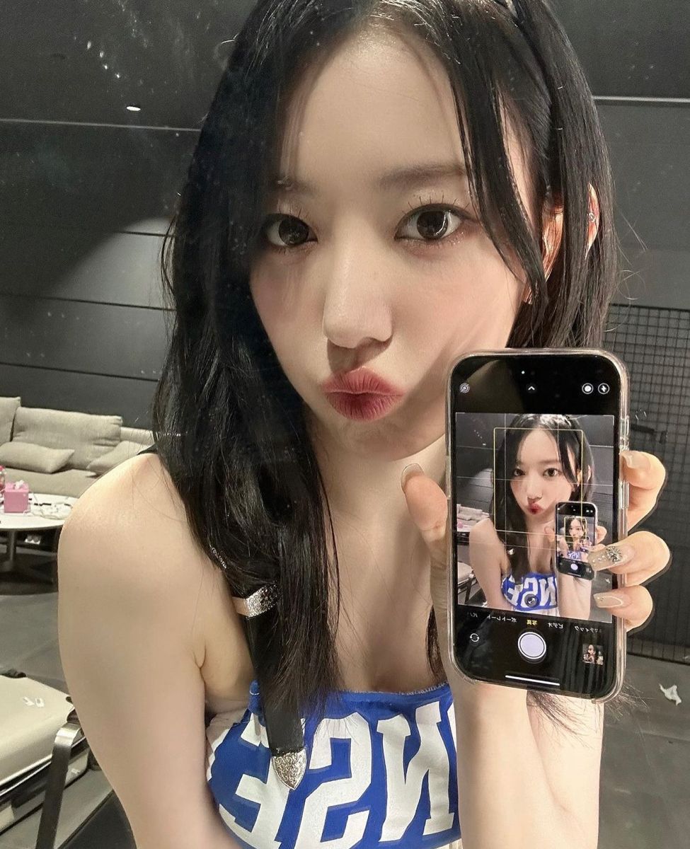 Cả thế giới có thể xoay gương, nhưng dáng là của mình.