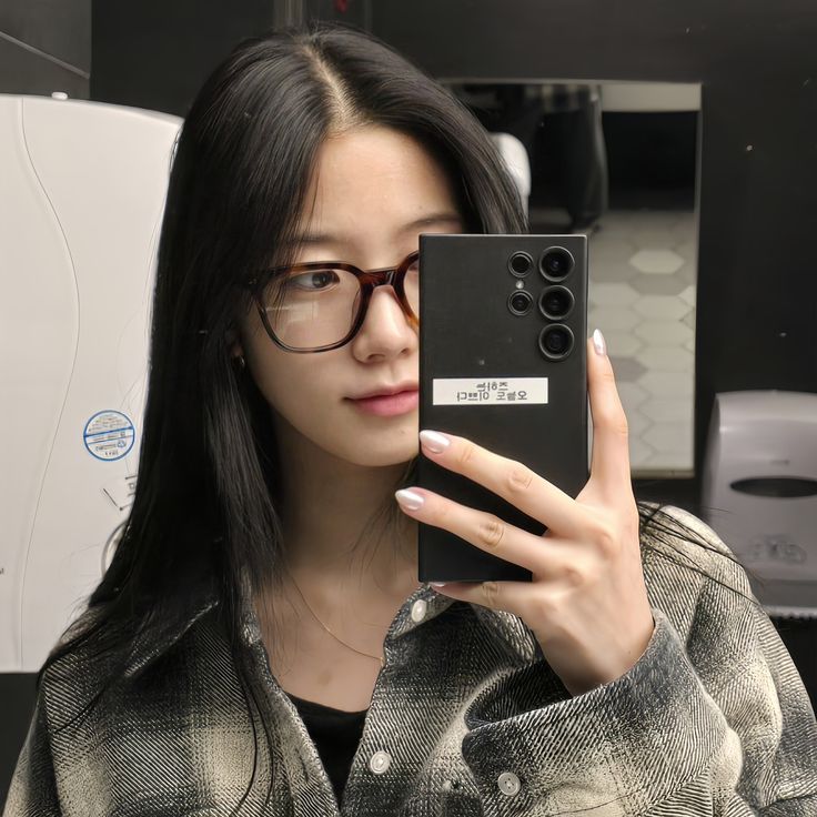 Chiếc gương hôm nay nhìn có vẻ hiểu chuyện ghê