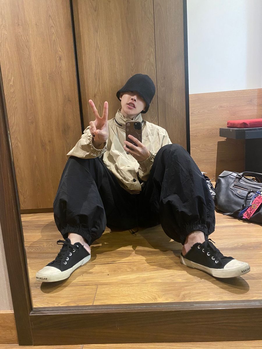 Gương soi được mình, không soi được vibe
