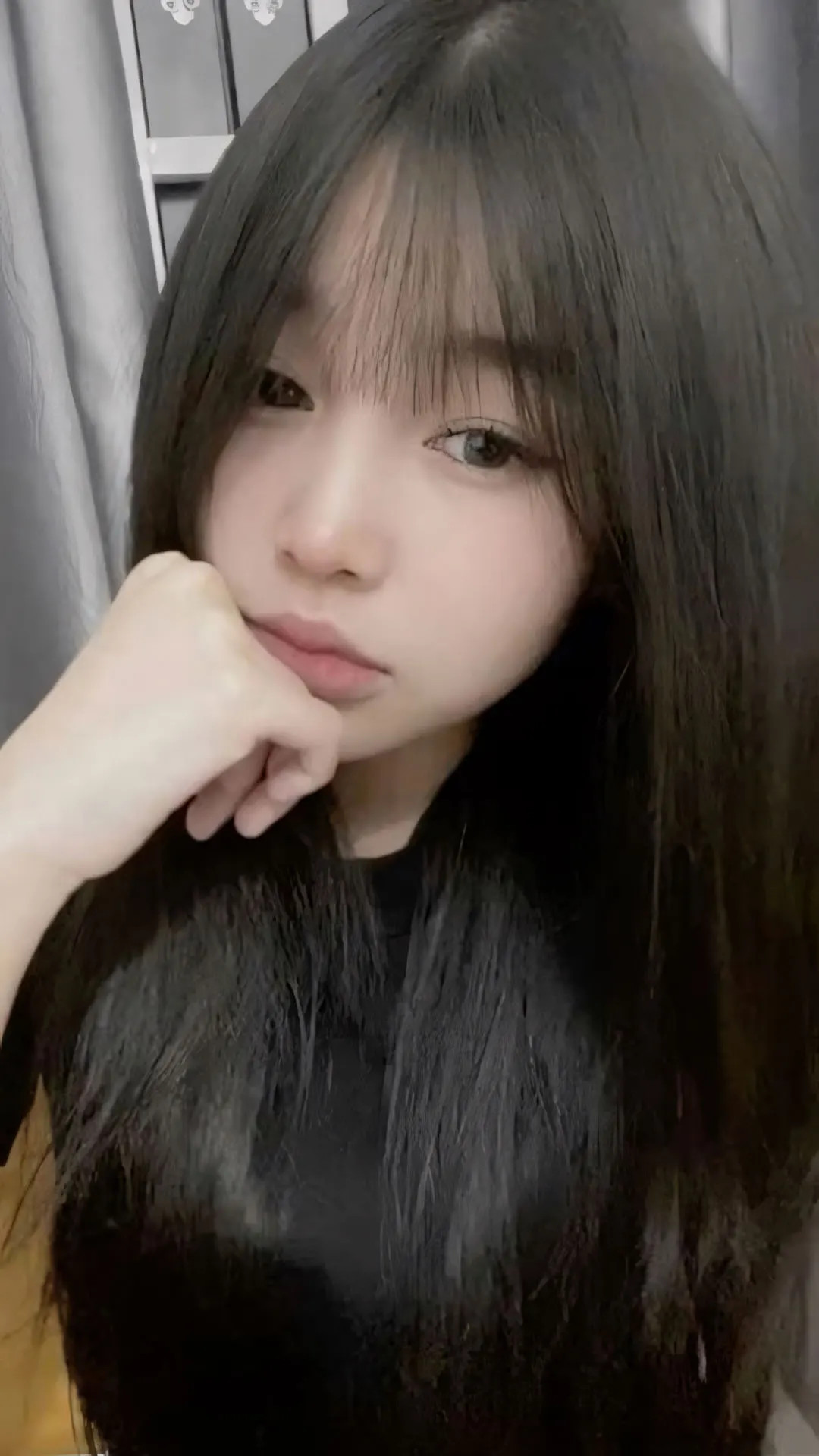 Hot girl 2k10 chụp selfie khoe phong cách cá tính