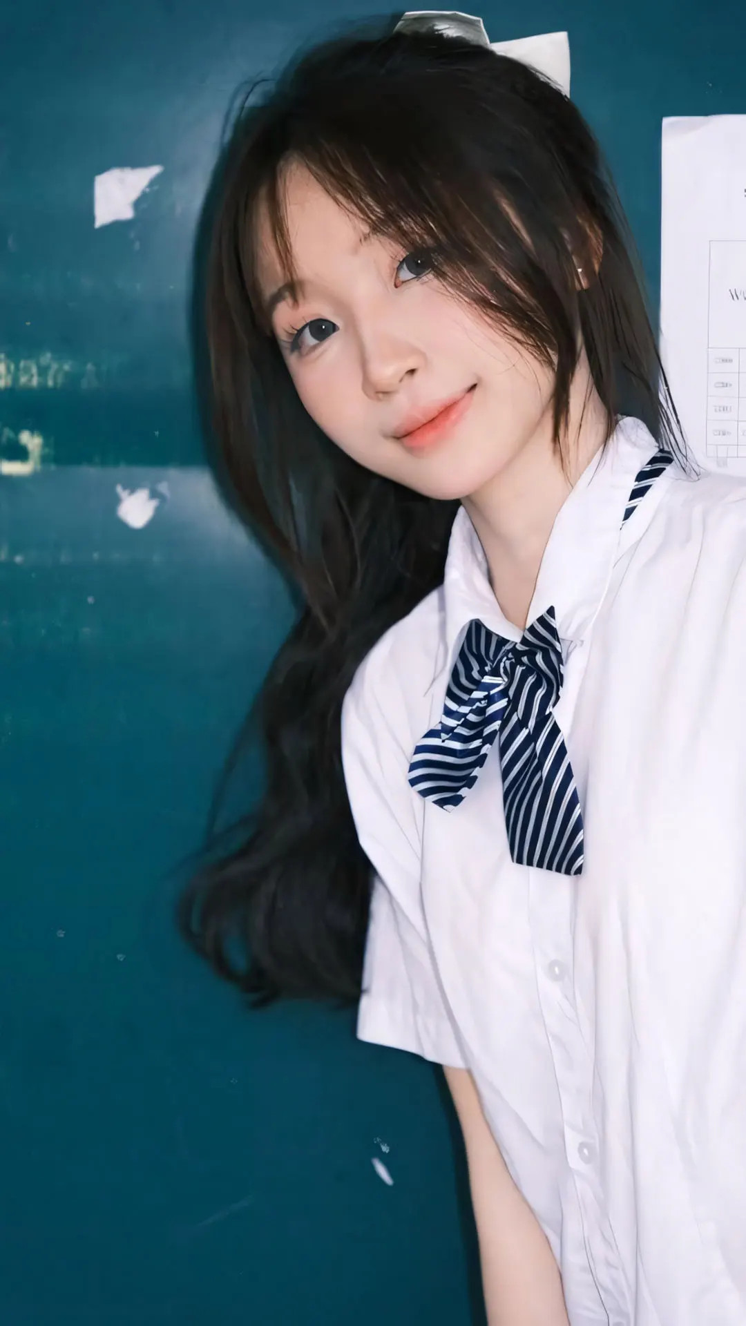 Học sinh 2k10 tươi tắn trong ảnh đồng phục