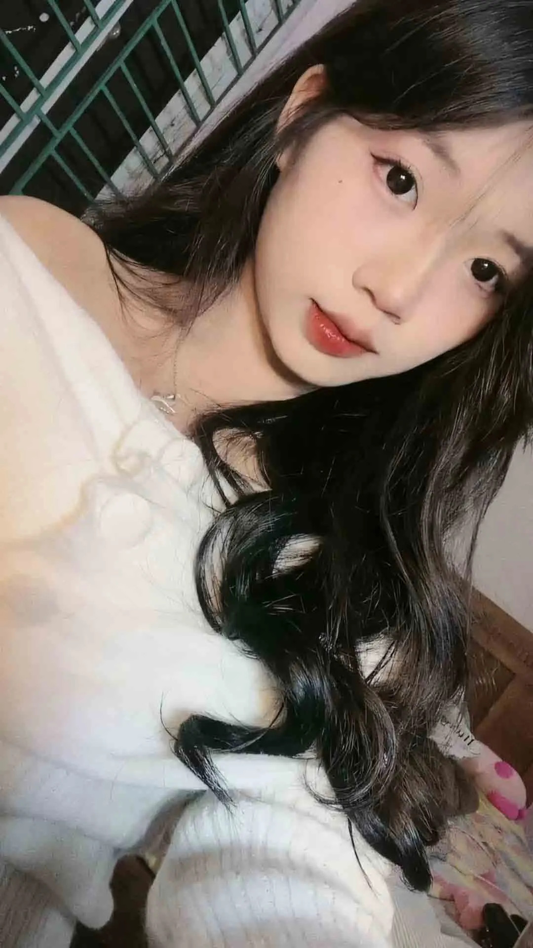 Ảnh selfie đáng yêu của một cô gái 2010 trên mạng xã hội