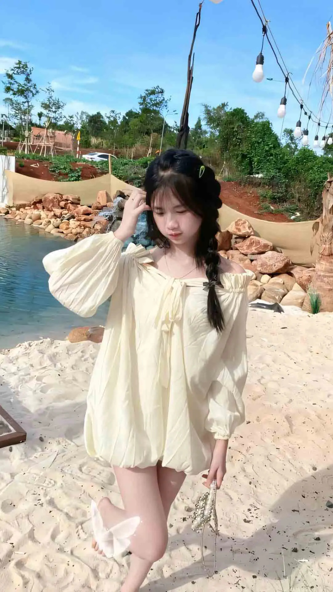 Cô bé 2k10 hóa thân thành người mẫu ảnh ngoại cảnh