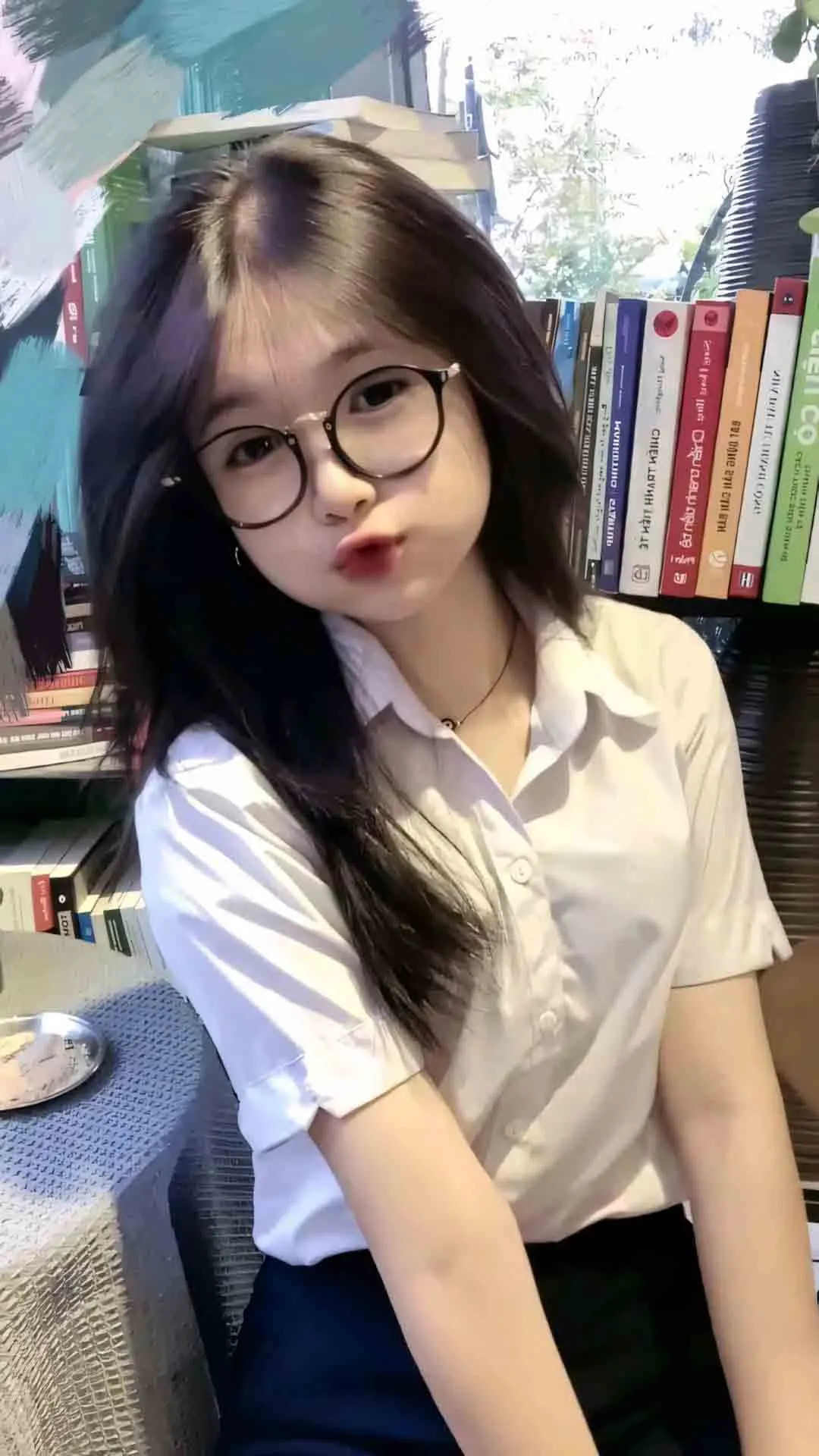 Ảnh cô gái 2010 dễ thương với biểu cảm hồn nhiên