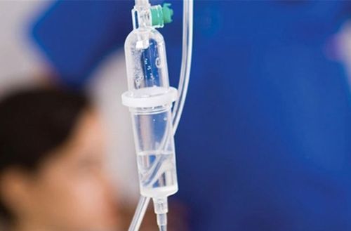 Cần thận trọng khi truyền dịch với bệnh nhân sức khỏe yếu