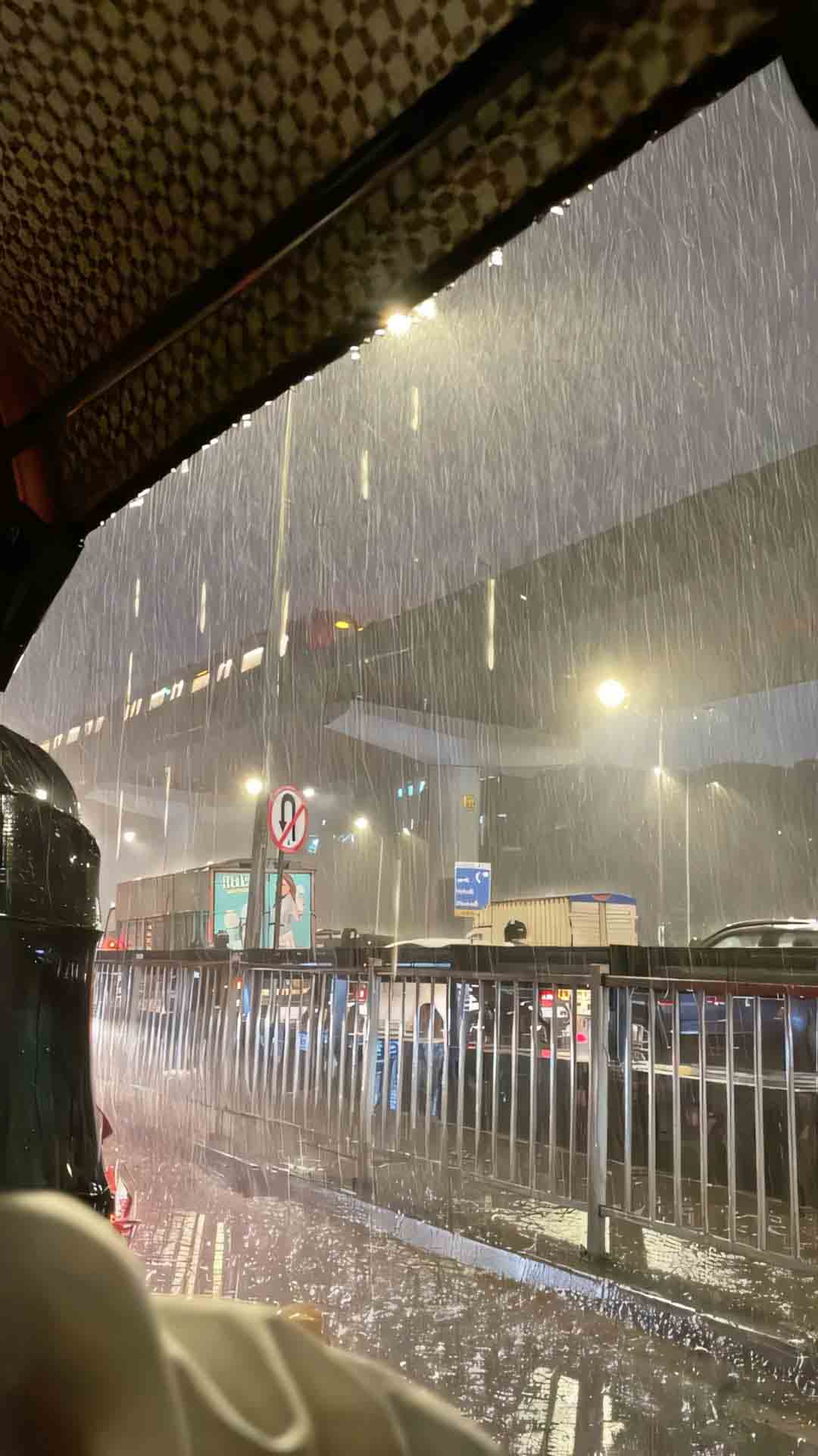 tam trang hinh anh mua buon tren pho 1920px 1080px full hd 1