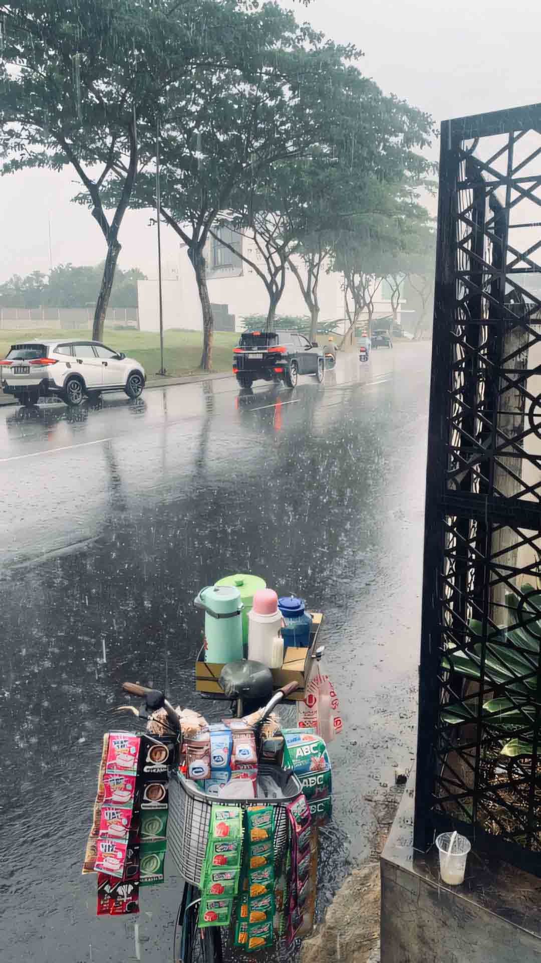 anh buon con duong mua tren pho 1920px 1080px full hd 7