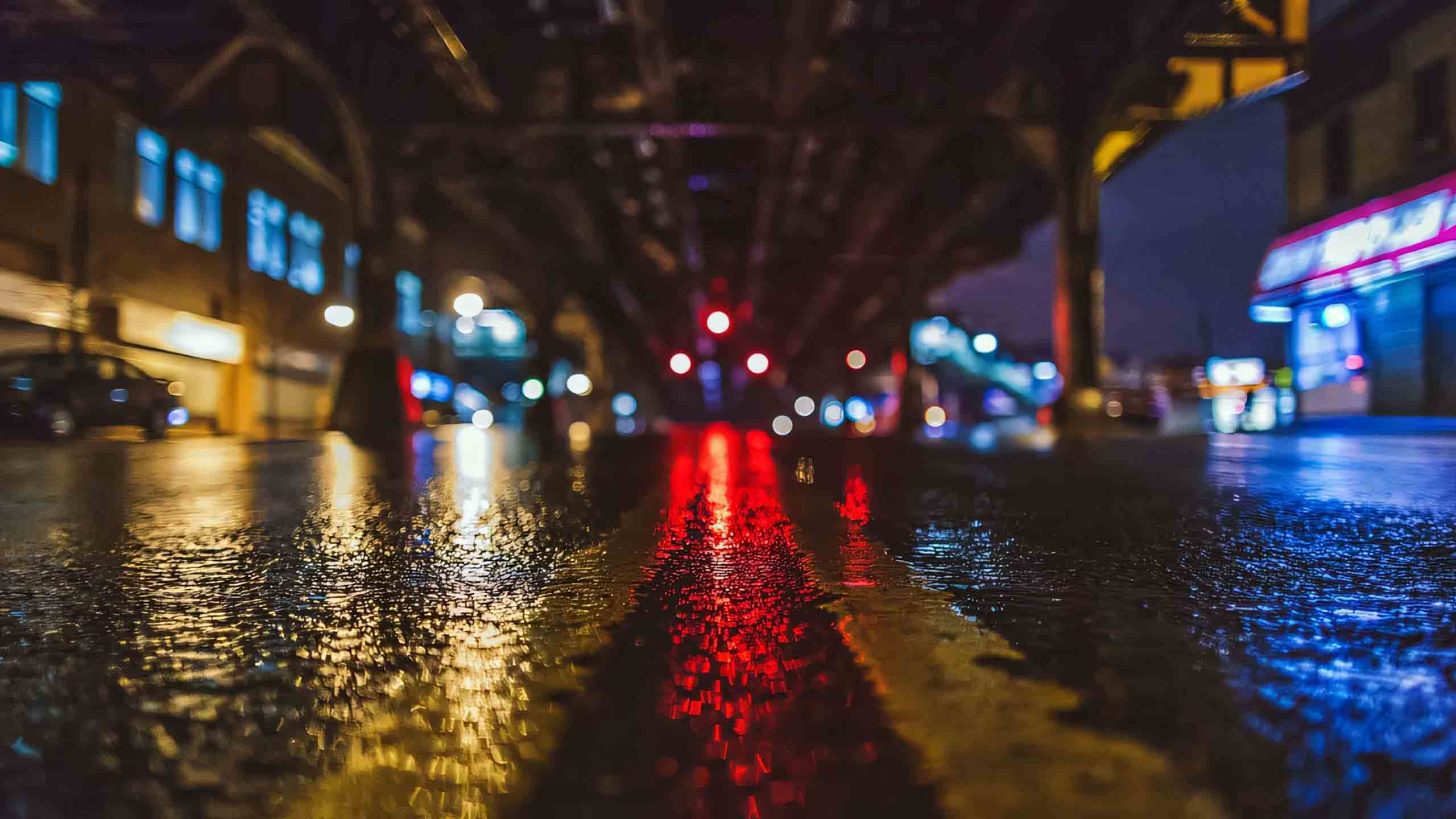 con mua dem hinh anh mua buon tren pho 2560px 1440px 2k 2