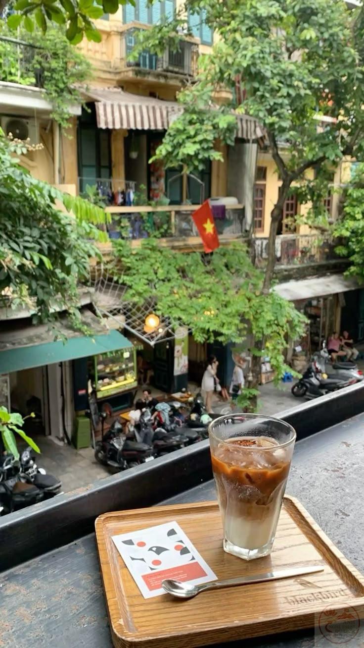 Đường phố mang trong mình hơi thở của ký ức xen lẫn hiện tại