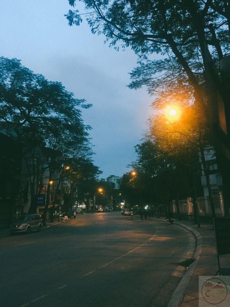 Hà Nội khi màn đêm buông xuống gợi cảm giác lắng đọng khó quên