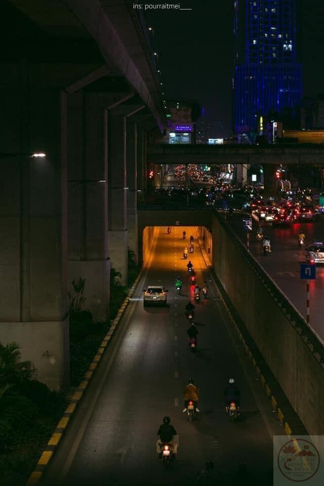 Trong đêm yên tĩnh, nhịp sống lại hiện ra theo cách rất khác