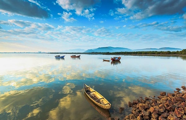 Vẻ đẹp thanh khiết yên ả của đầm Thị Nại vào buổi sáng sớm