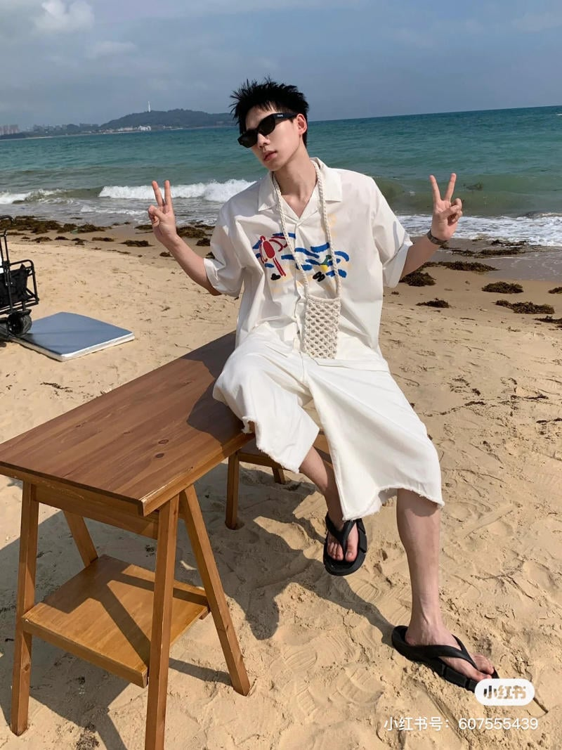 Cách tạo dáng chụp ảnh nam khi đi biển không bao giờ lỗi mốt