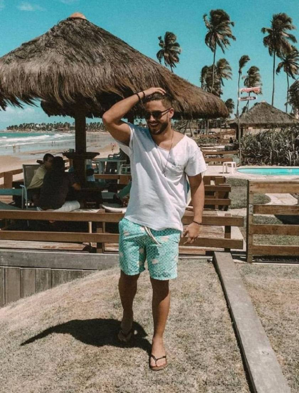 Cách tạo dáng chụp ảnh đi biển cho nam đẹp