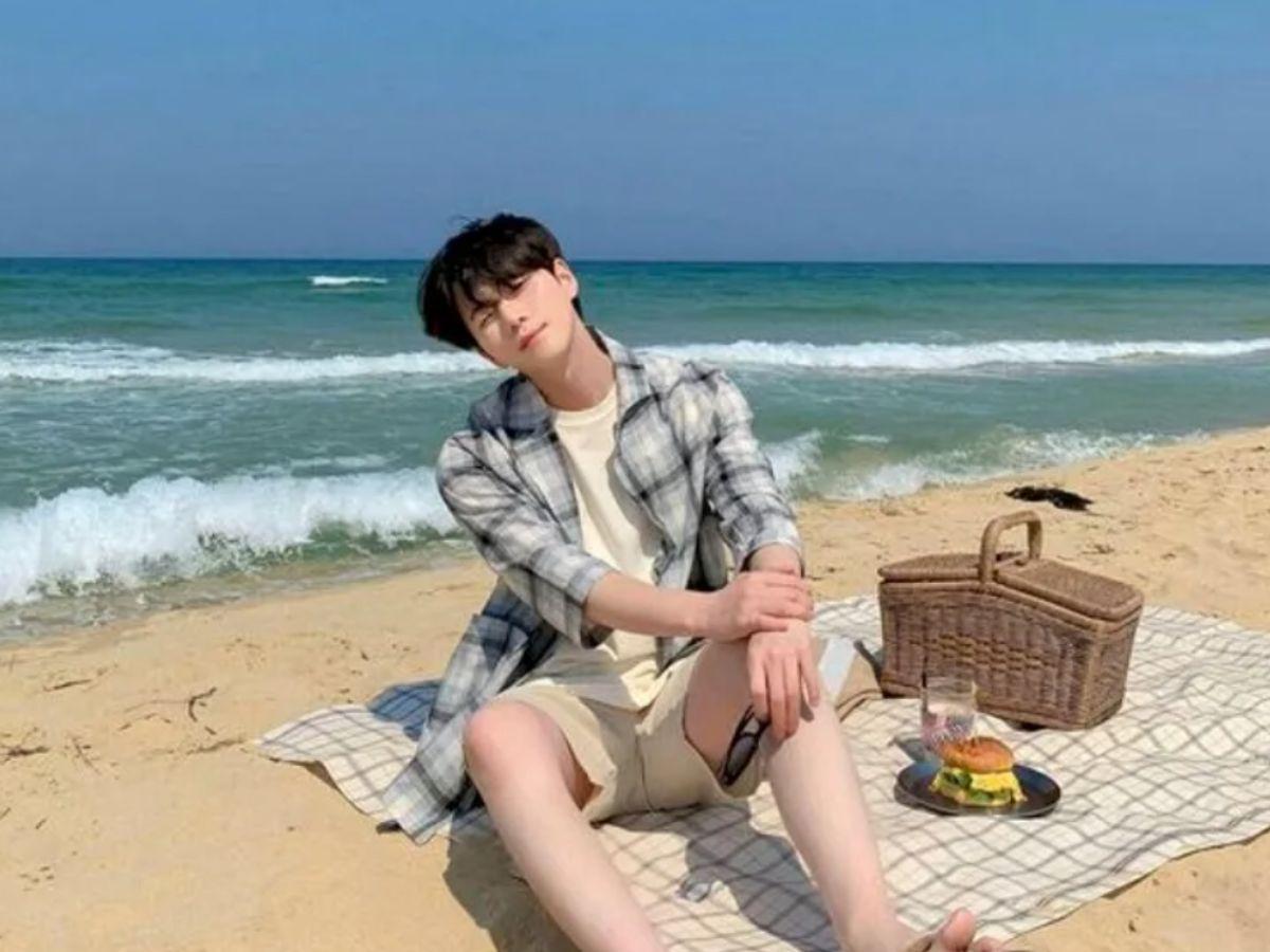 Một gợi ý hay ho nữa cho các chàng trai khi tạo dáng chụp ảnh trên biển chính là kiểu picnic