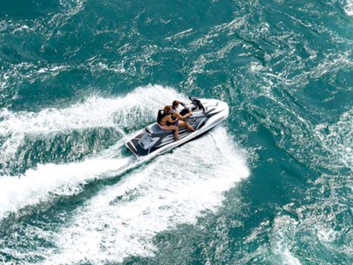 Tấm hình chụp cùng mô tô nước sẽ vô cùng thu hút khi được đăng tải trên các nền tảng xã hội