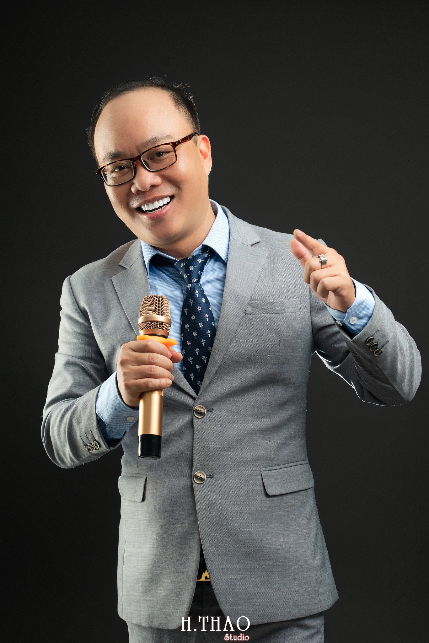 Anh Profile 600k 6 - 35 cách tạo dáng chụp ảnh doanh nhân chuyên nghiệp - HThao Studio