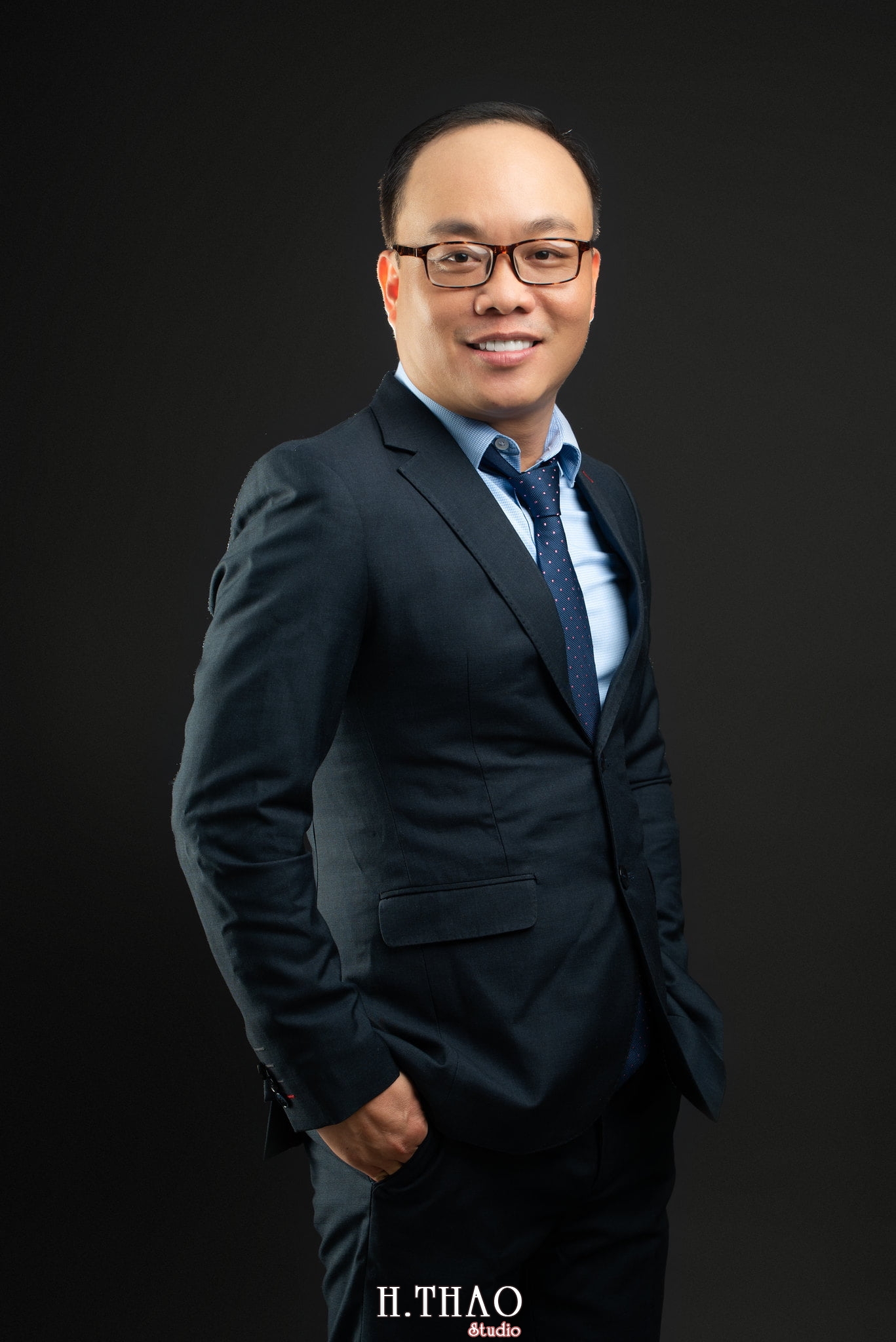 Anh Duy An - 35 cách tạo dáng chụp ảnh doanh nhân chuyên nghiệp - HThao Studio