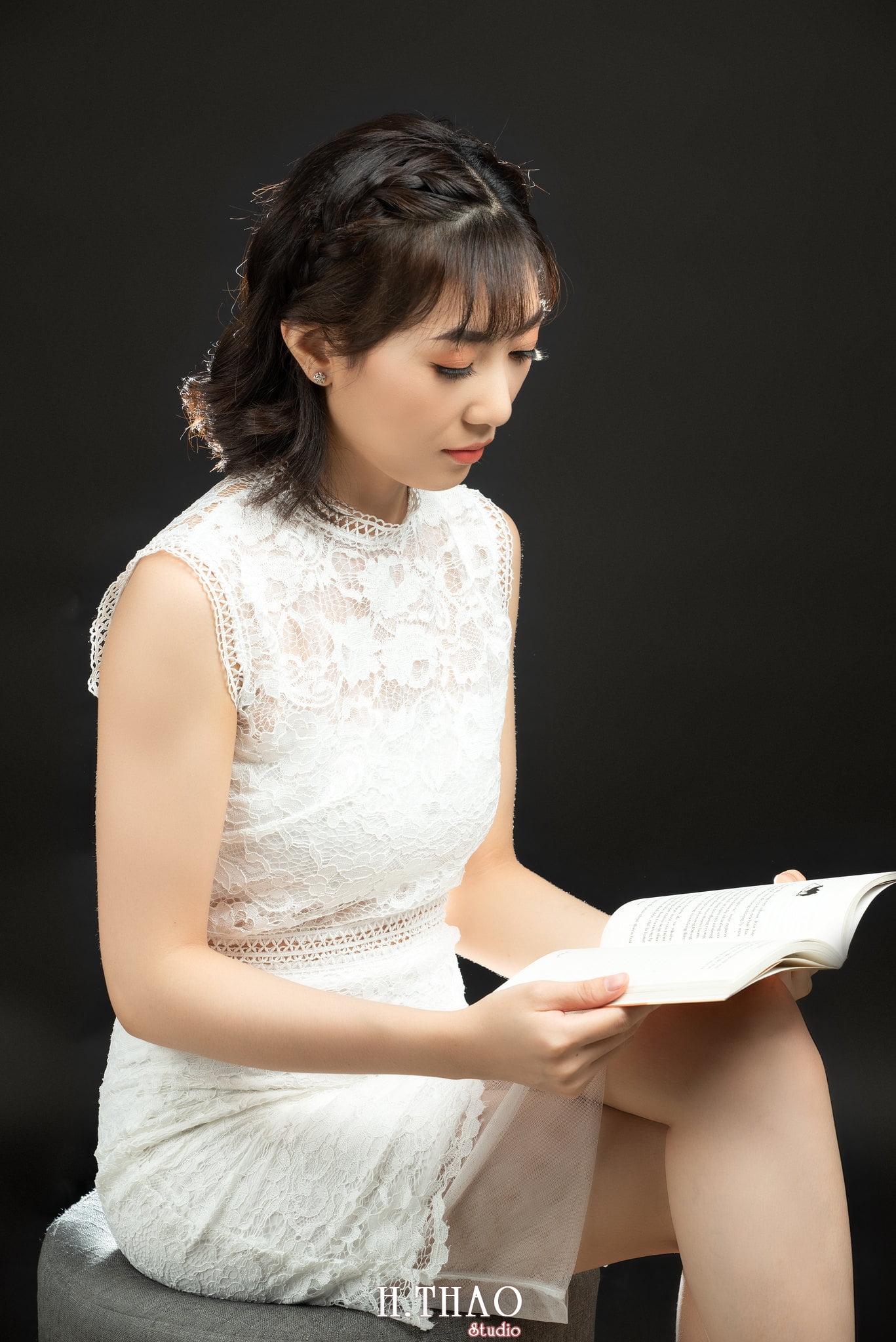 Chi Kim Chi 8 min - 35 cách tạo dáng chụp ảnh doanh nhân chuyên nghiệp - HThao Studio