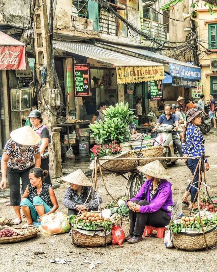 Hình nền quê hương việt nam với khu chợ quê đầy màu sắc