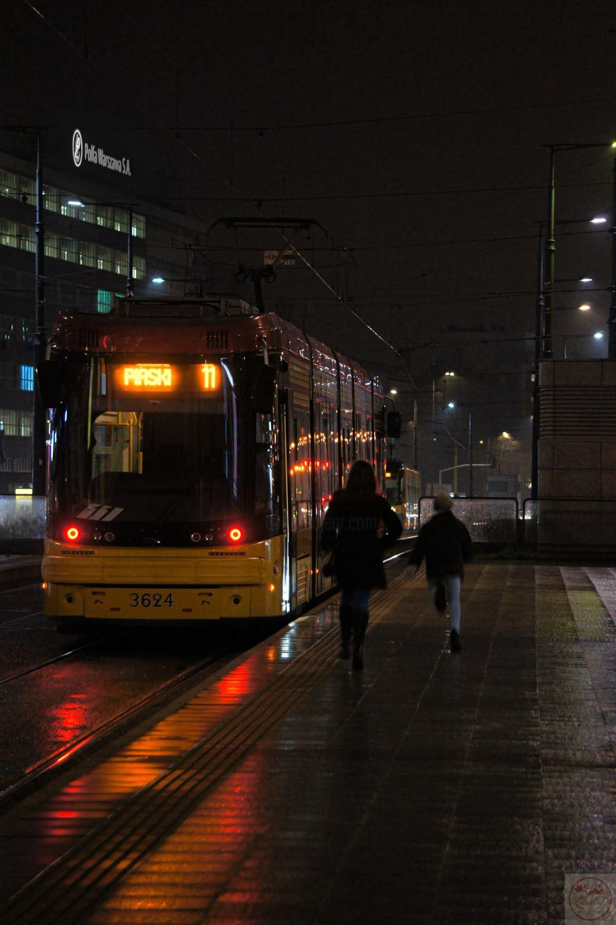 Cảm giác yên tĩnh hiện ra giữa không gian đêm, khiến tâm trí dễ dàng thả lỏng