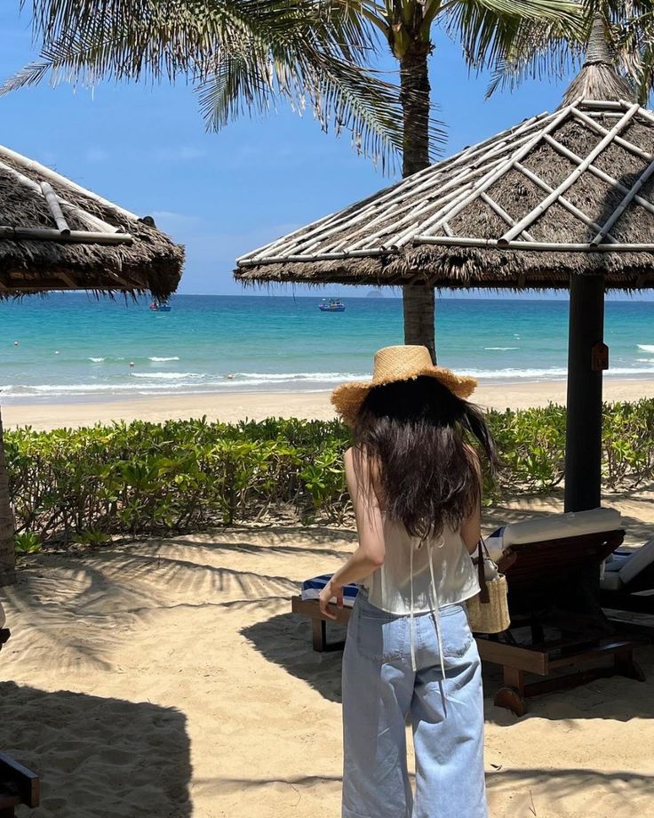 Không cần bối cảnh cầu kỳ - chỉ cần em quay lưng