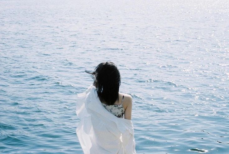 Dáng quay lưng đơn giản nhưng đọng lại lâu dài