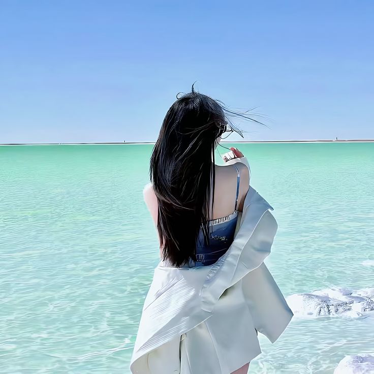 Dáng em nhỏ bé nhưng lặng lẽ chiếm hết khung hình