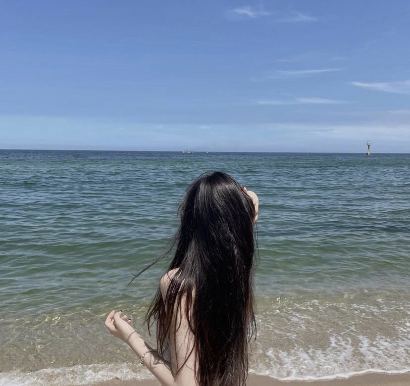 Dáng đứng quay lưng - nơi cảm xúc tự nhiên nhất