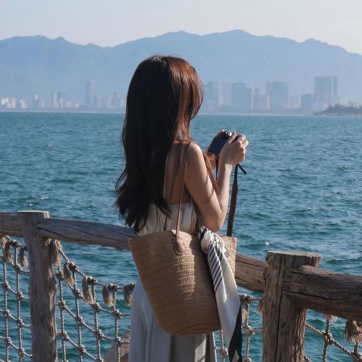 Chỉ có biển mới làm dáng quay lưng trở nên sống động