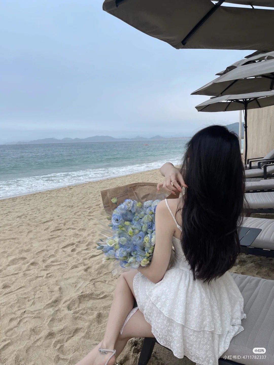 Không cần nói gì, dáng đứng đã đủ thơ rồi