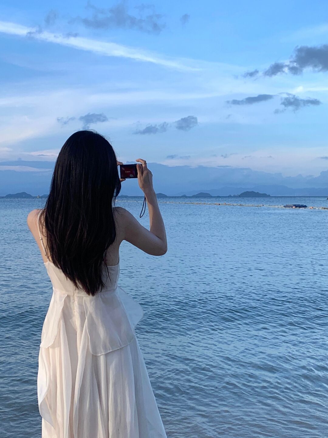 Một người, một bãi biển, một tấm lưng - thế là đủ