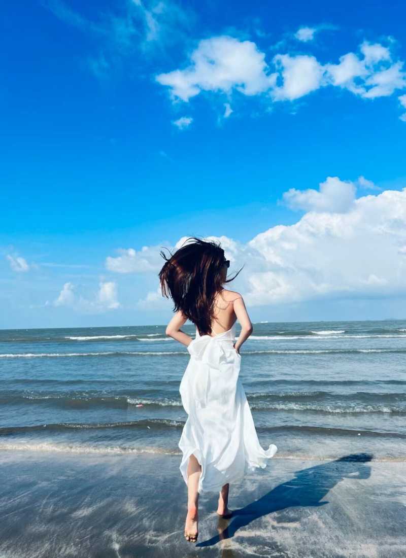 Ngắm biển từ phía sau cũng đẹp như một giấc mơ