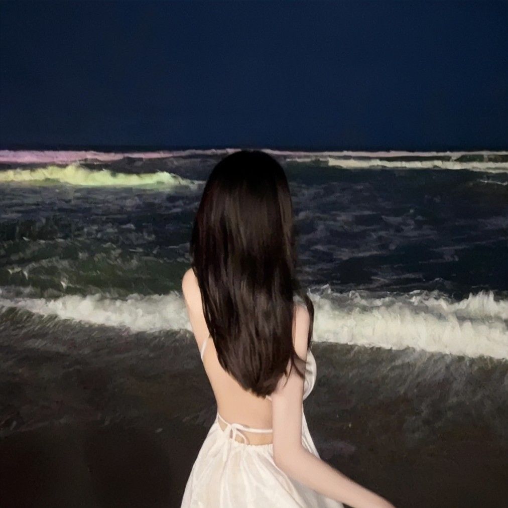 Quay lưng lại nắng, để ánh sáng nhuộm cả mái tóc