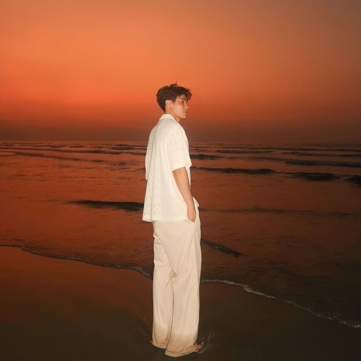 Tựa vai vào gió, quay lưng với thế gian