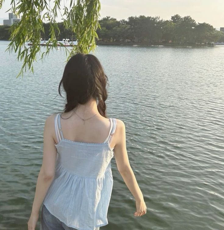 Biển và em cùng lặng lẽ kể chuyện cho bức ảnh